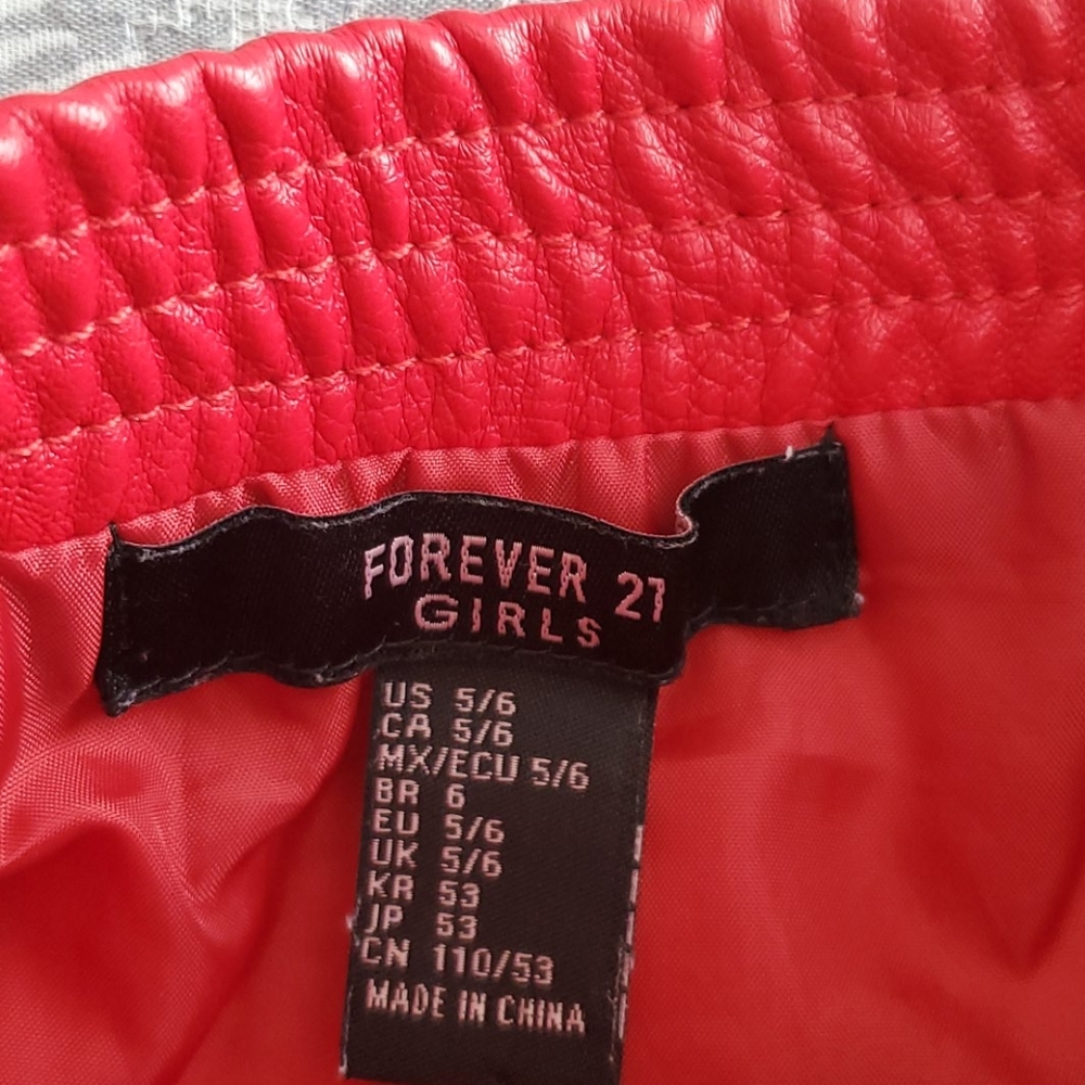 Forever 21 Girls- red faux leather skirt- size 5/6 - Picture 2 of 7